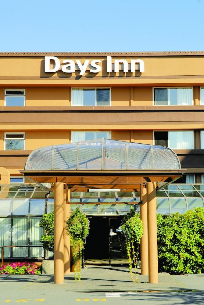 Days Inn By Wyndham Victoria On The Harbour Exterior photo